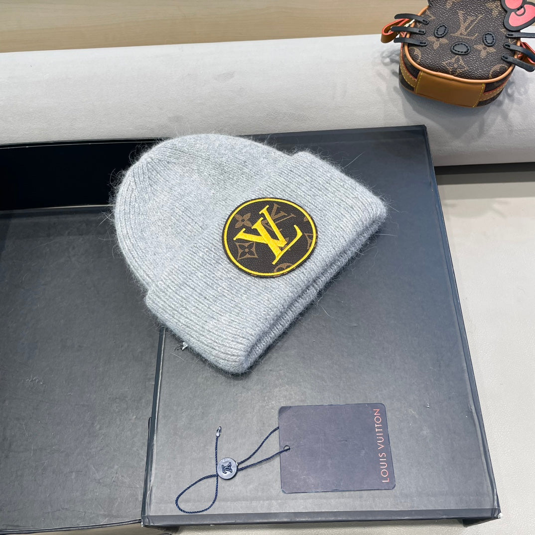 LOUIS VUITTON KNITTED BEANIE HAT IN LIGHT GRAY WOOL AND RABBIT FUR 417755
