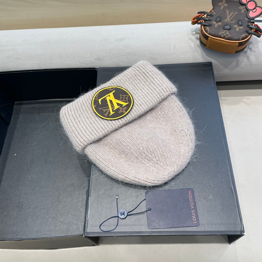 LOUIS VUITTON KNITTED BEANIE HAT IN LIGHT BEIGE WOOL AND RABBIT FUR 417756