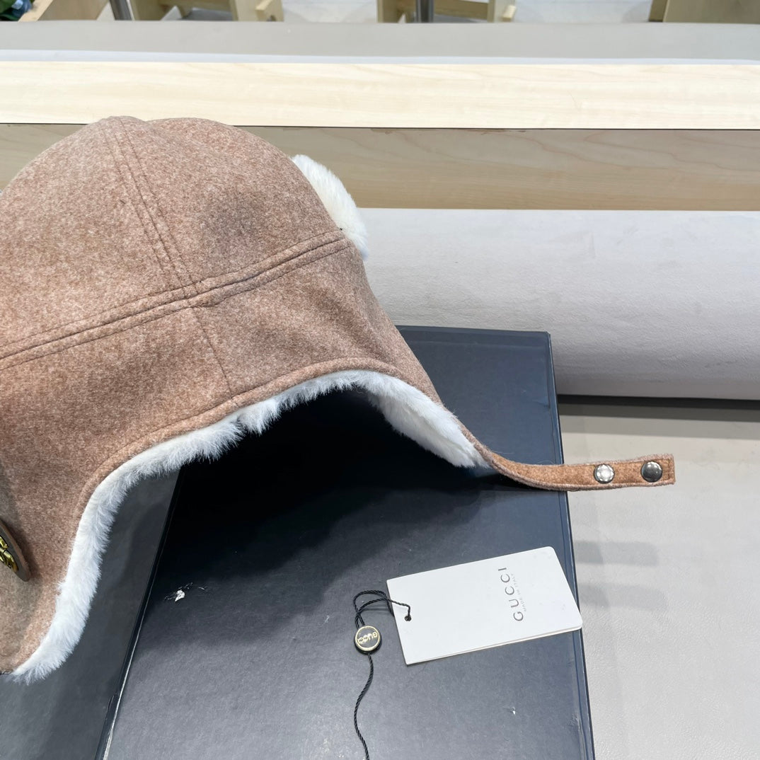 GUCCI TRAPPER HAT IN MEDIUM BROWN SUEDE AND FLEECE 417778