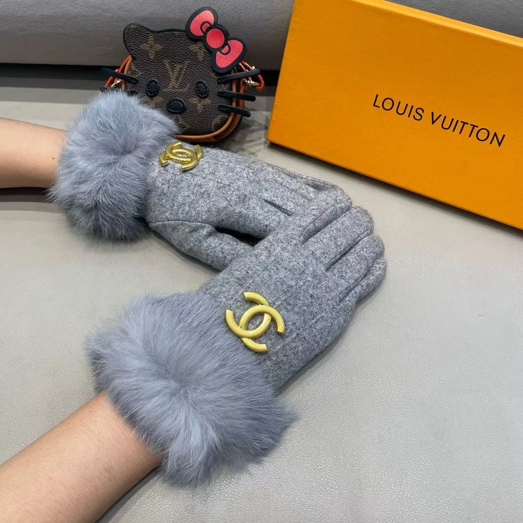 CHANEL GLOVES IN COOL GRAY WOOL AND RABBIT FUR 417170