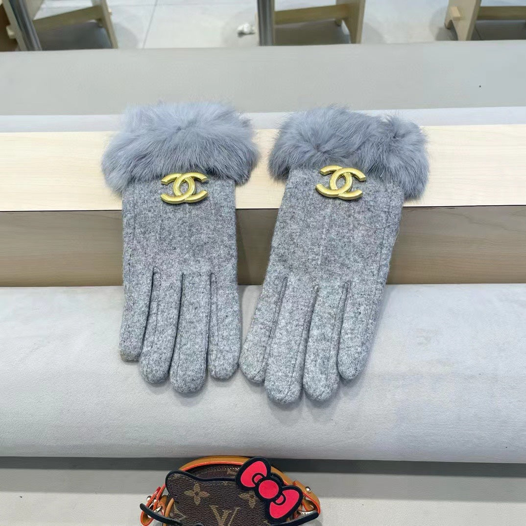 CHANEL GLOVES IN COOL GRAY WOOL AND RABBIT FUR 417170