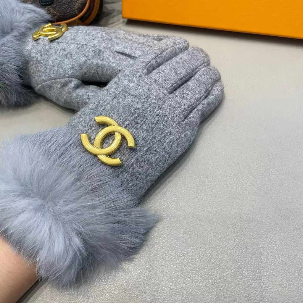 CHANEL GLOVES IN COOL GRAY WOOL AND RABBIT FUR 417170