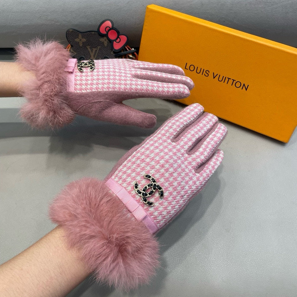 CHANEL GLOVES IN PASTEL PINK MIX WHITE WOOL AND RABBIT FUR 417181