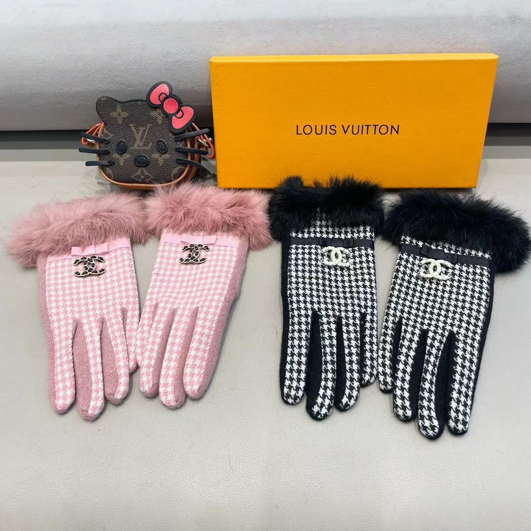 CHANEL GLOVES IN BLACK MIX WHITE WOOL AND RABBIT FUR 417182