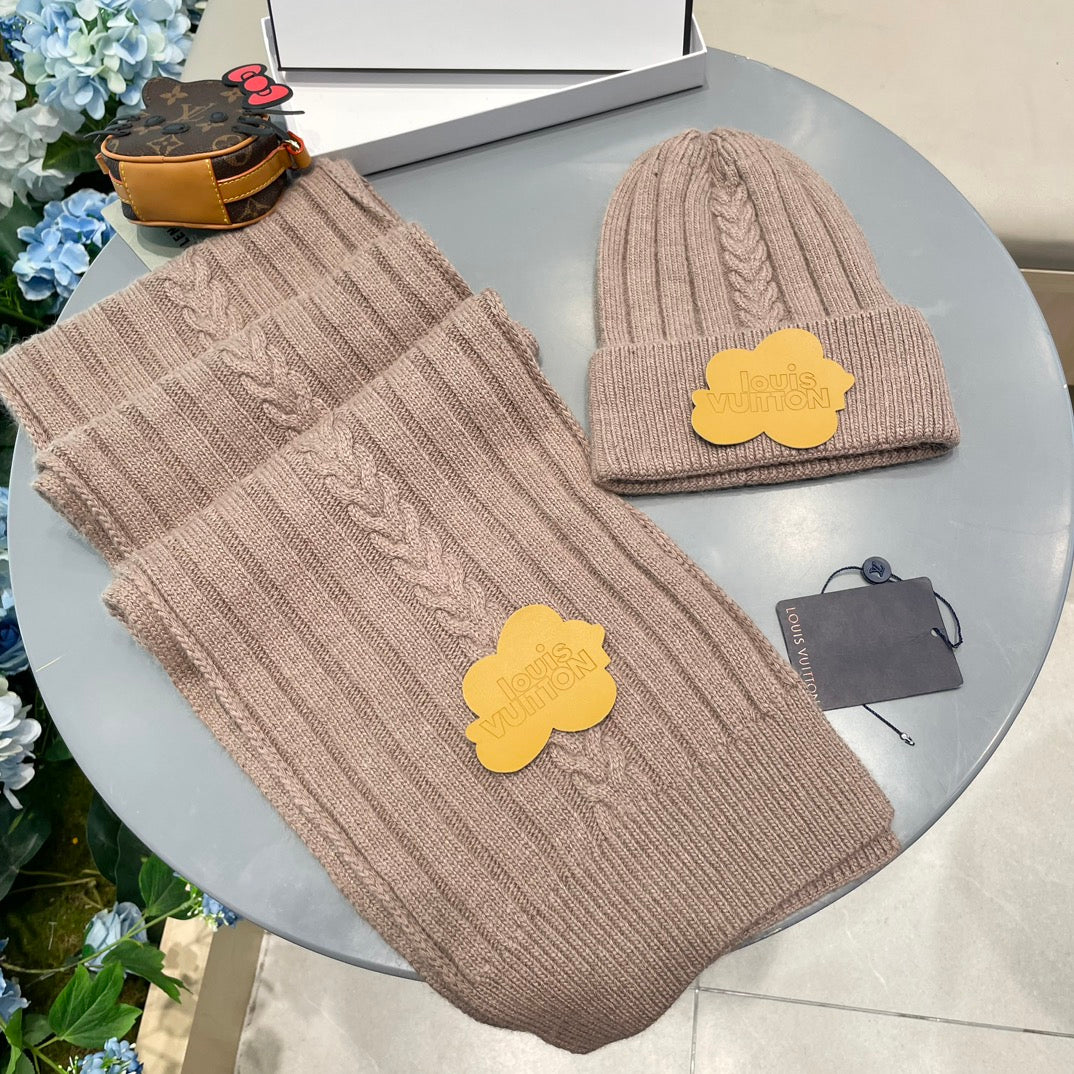 LOUIS VUITTON SET SCARF AND HAT IN LIGHT BROWN WOOL 419146