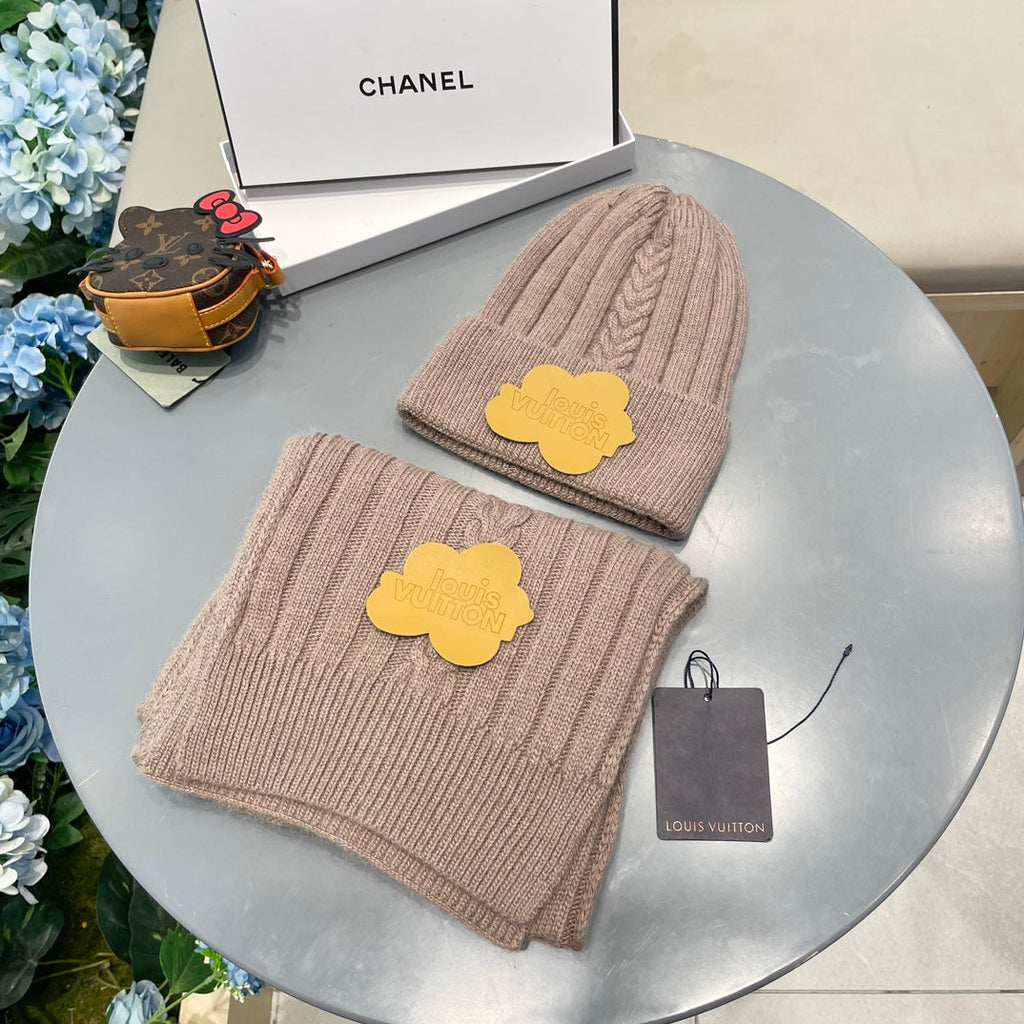 LOUIS VUITTON SET SCARF AND HAT IN LIGHT BROWN WOOL 419146