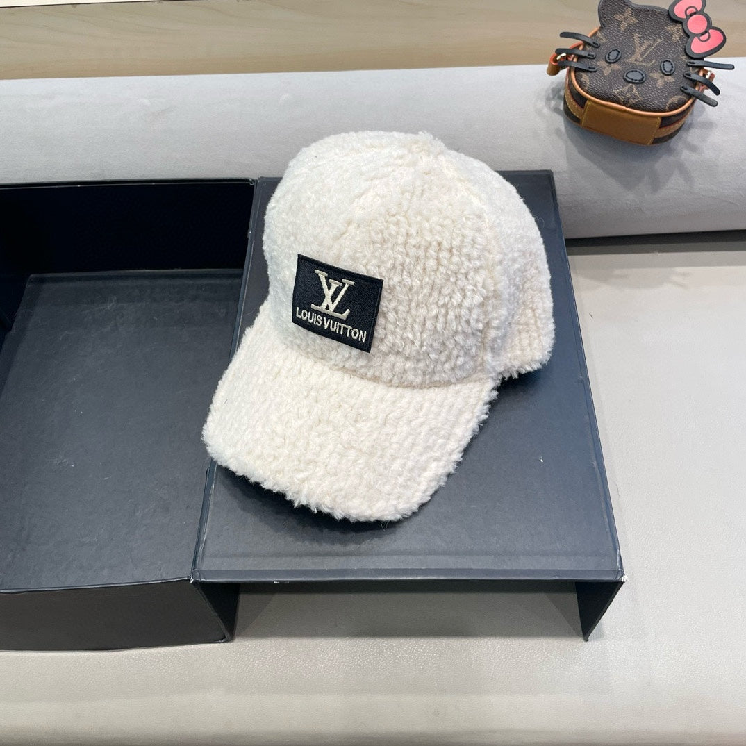 LOUIS VUITTON BASEBALL CAP IN WHITE WOOL 421243
