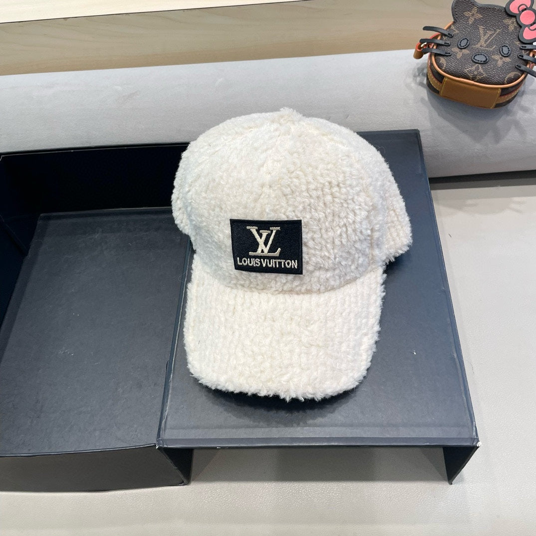 LOUIS VUITTON BASEBALL CAP IN WHITE WOOL 421243