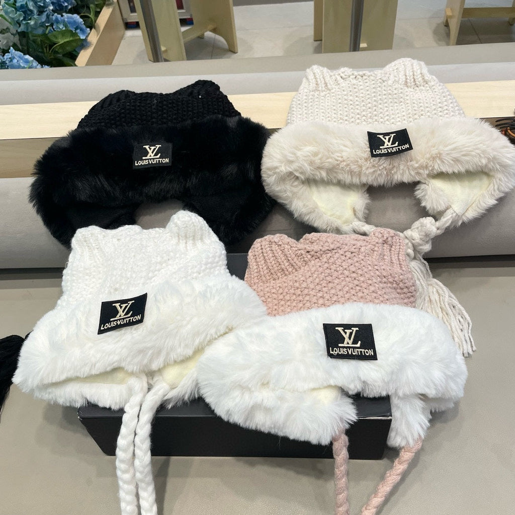 LOUIS VUITTON KNITTED BEANIE HAT IN WHITE WOOL WITH JAPANESE CAT EARS 421259