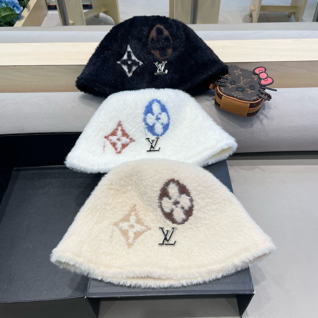 LOUIS VUITTON BUCKET HAT IN BLACK RABBIT FUR 421260