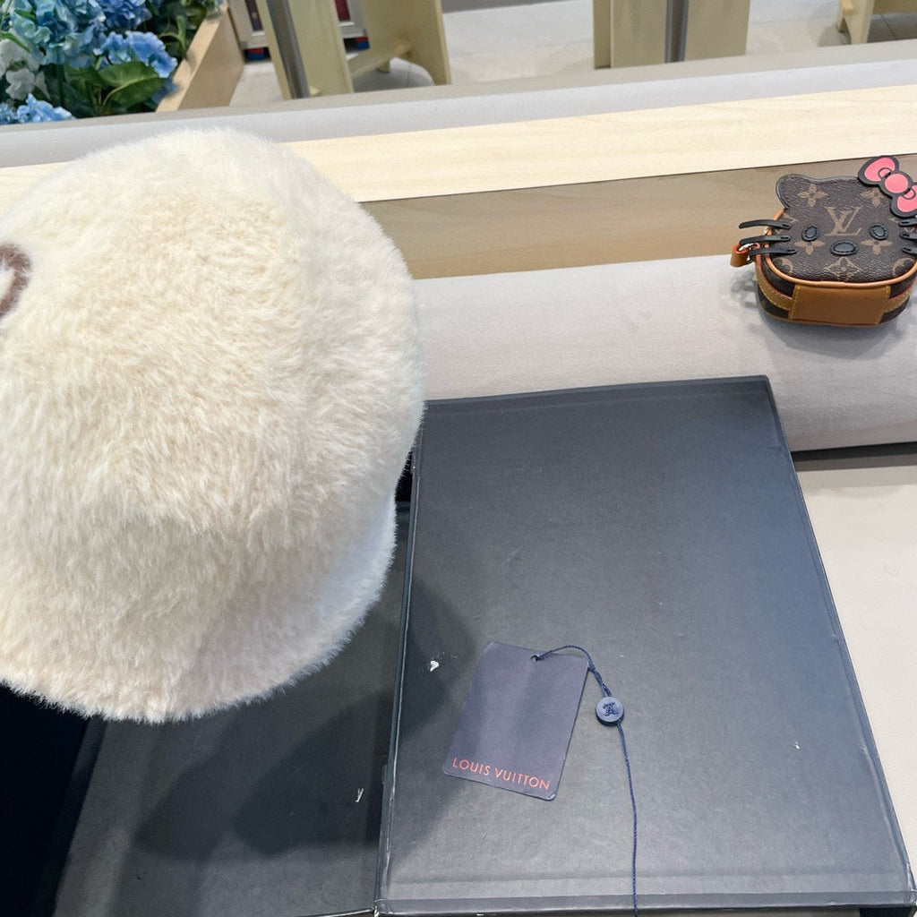 LOUIS VUITTON BUCKET HAT IN BEIGE RABBIT FUR 421261