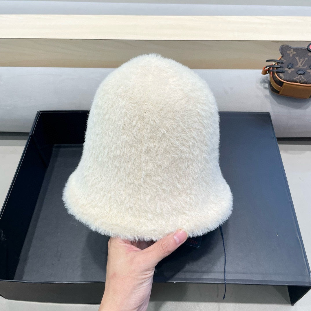LOUIS VUITTON BUCKET HAT IN BEIGE RABBIT FUR 421261
