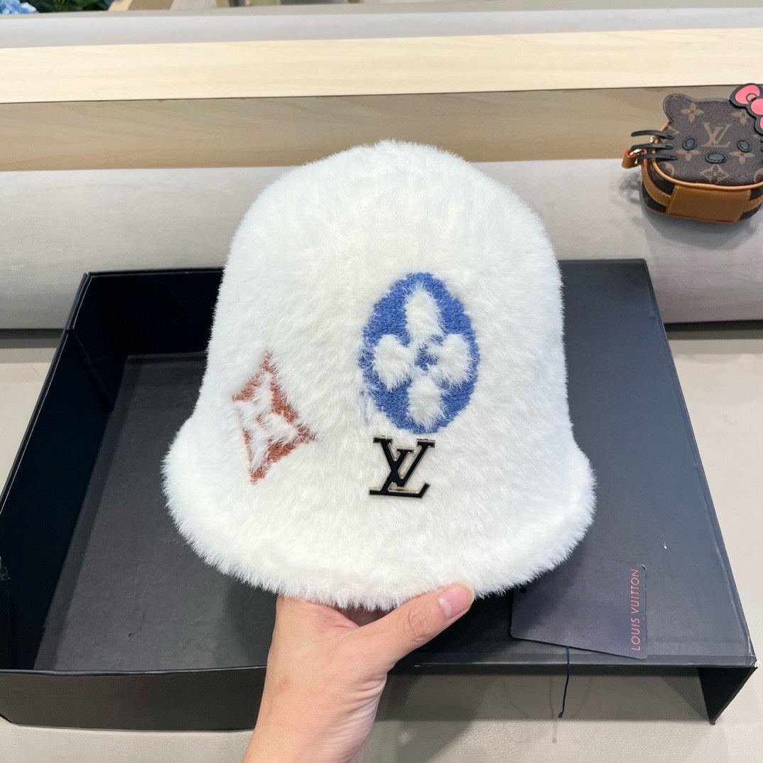 LOUIS VUITTON BUCKET HAT IN WHITE RABBIT FUR 421262