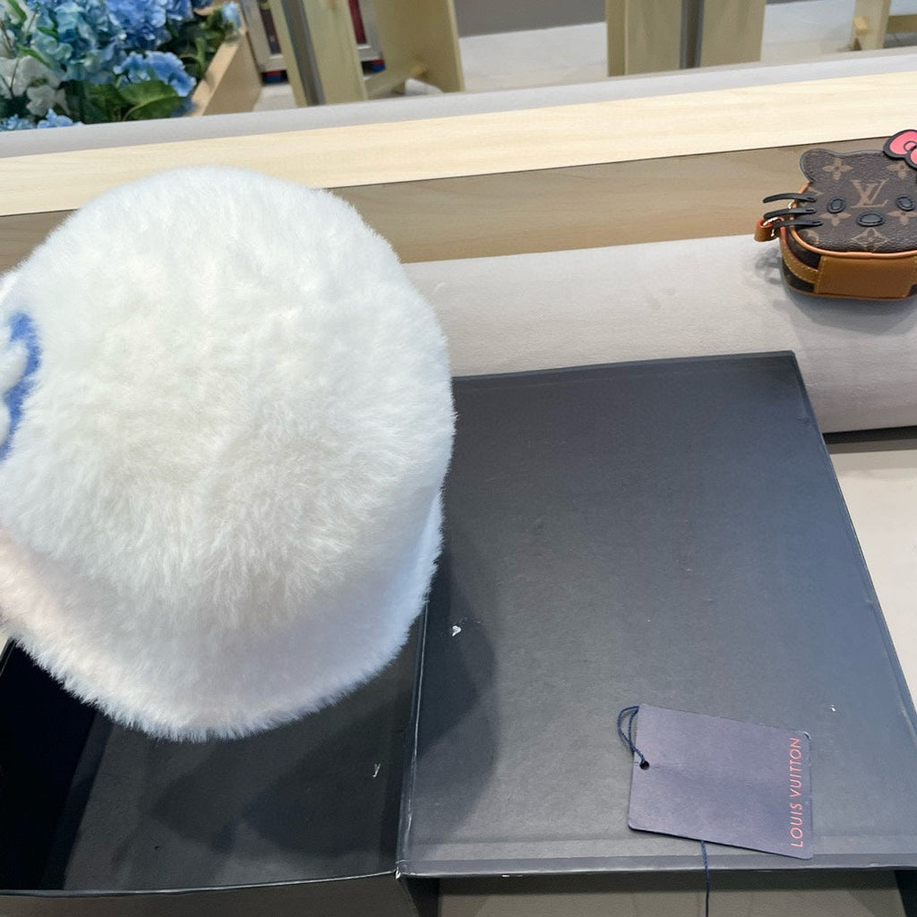LOUIS VUITTON BUCKET HAT IN WHITE RABBIT FUR 421262