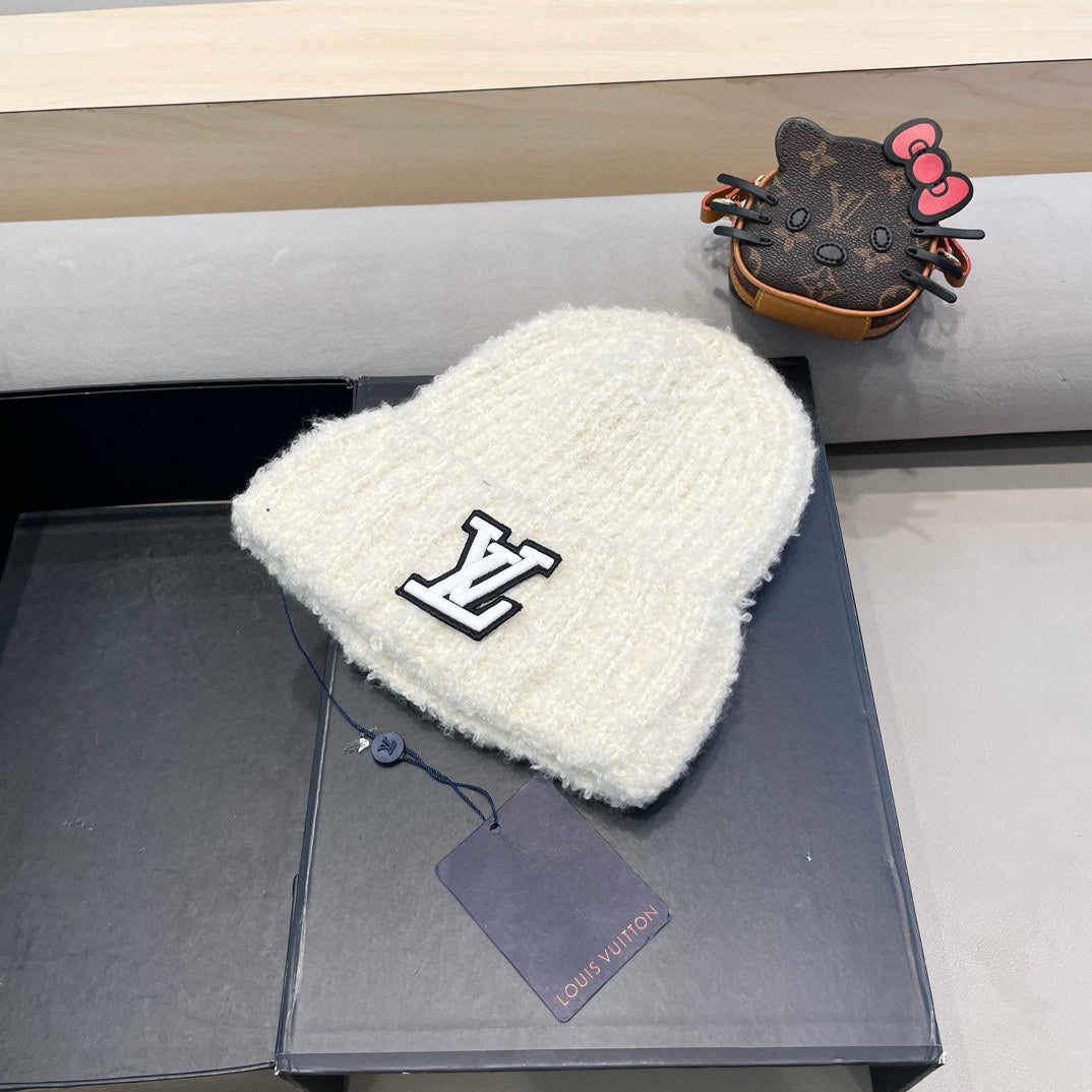 LOUIS VUITTON KNITTED BEANIE HAT IN WHITE WOOL 421265
