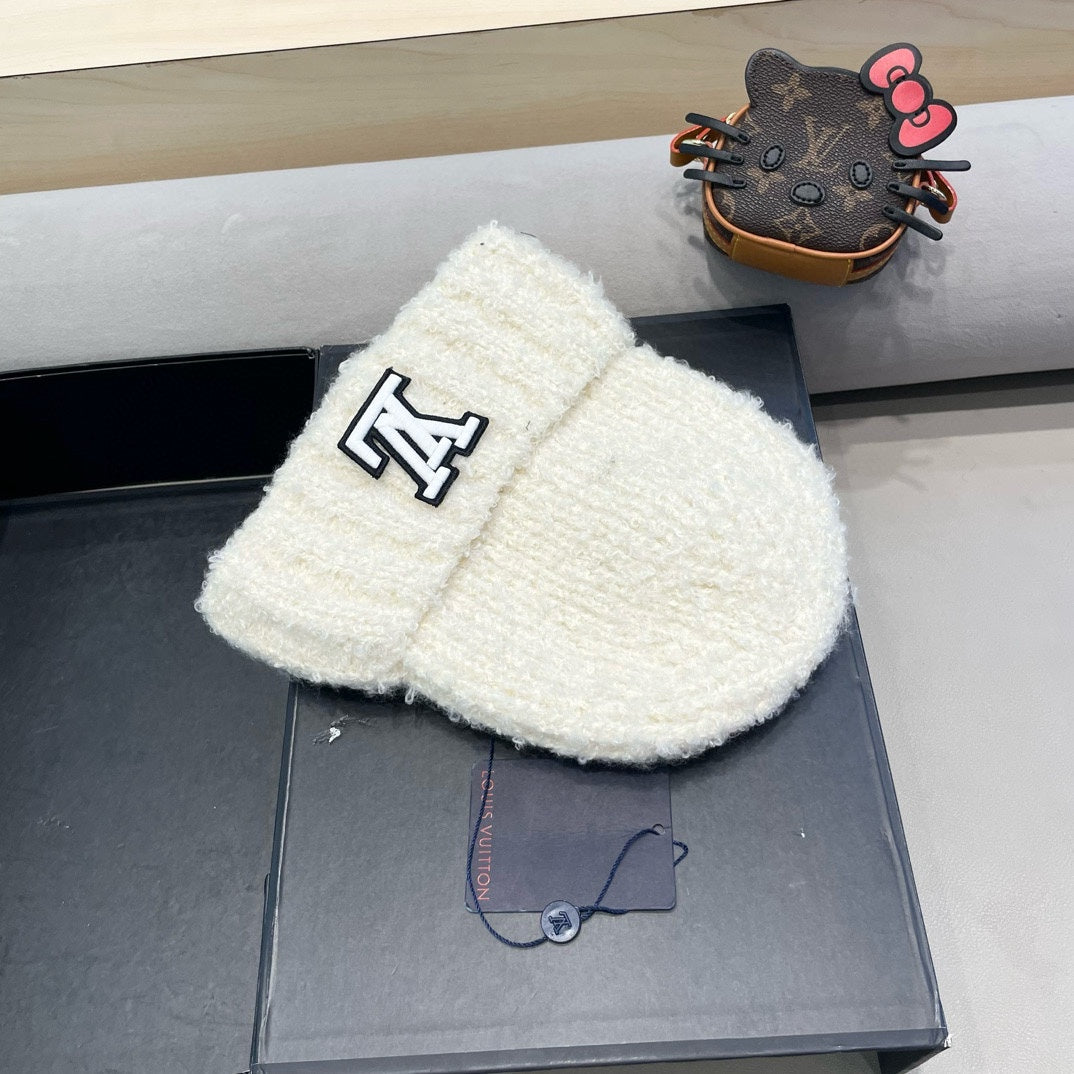 LOUIS VUITTON KNITTED BEANIE HAT IN WHITE WOOL 421265