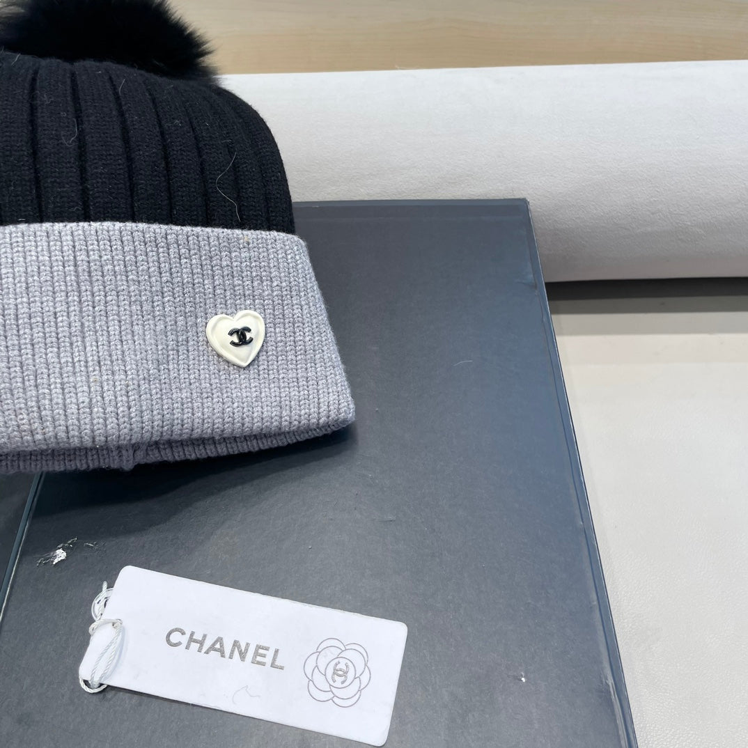 CHANEL BEANIE HAT IN BLACK MIX LIGHT GRAY WOOL 421050