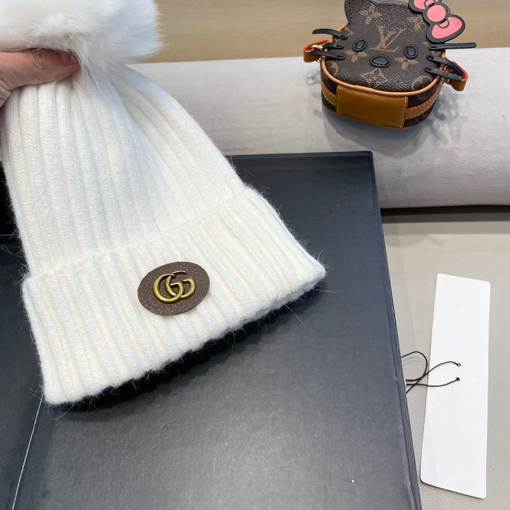 GUCCI BEANIE HAT IN WHITE WOOL 422453