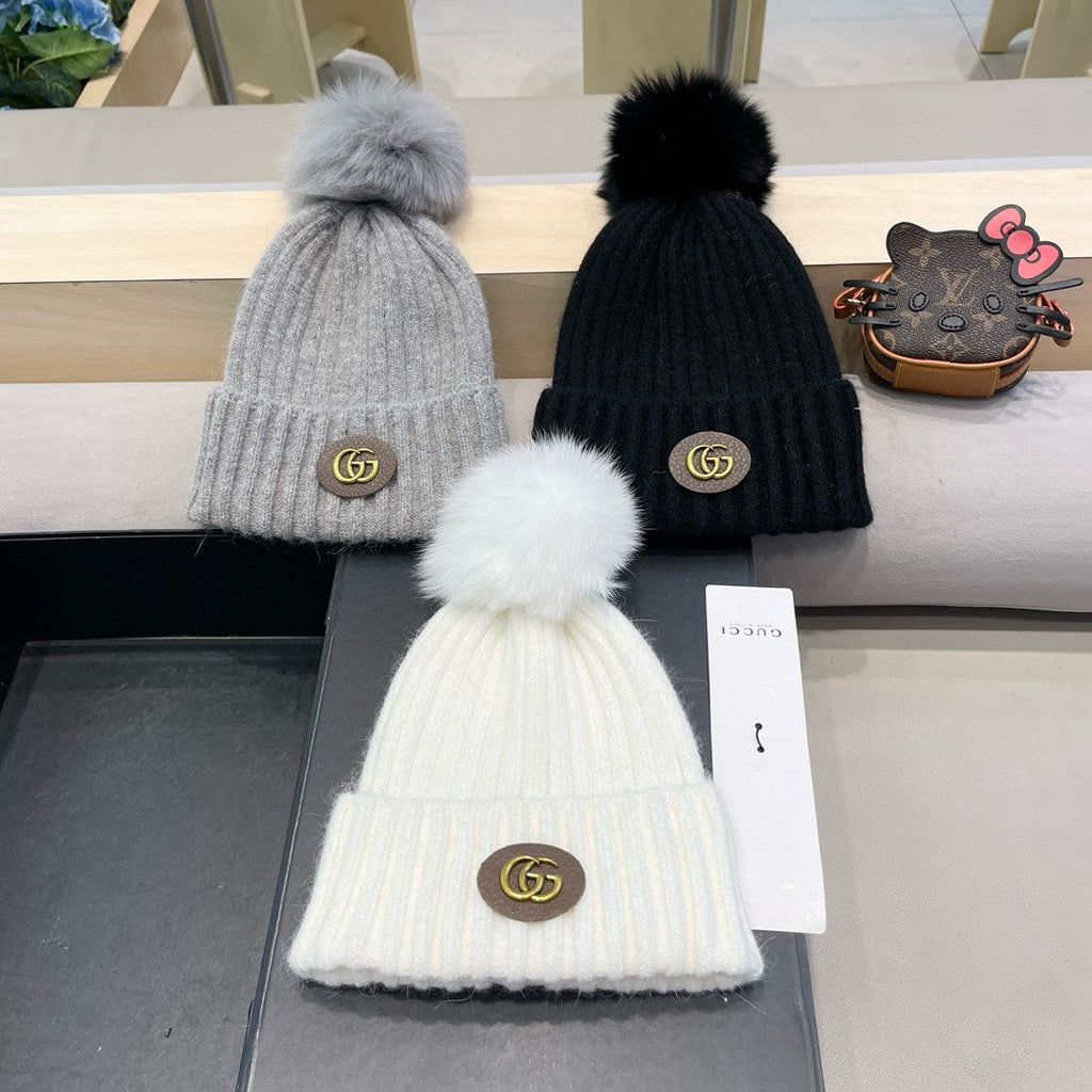 GUCCI BEANIE HAT IN BLACK WOOL 422454