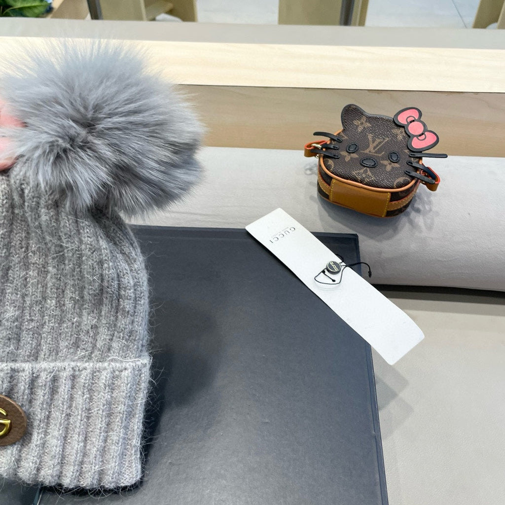 GUCCI BEANIE HAT IN LIGHT GRAY WOOL 422455