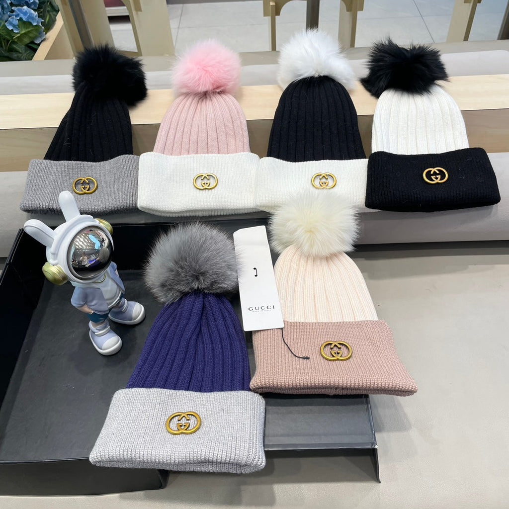 GUCCI BEANIE HAT IN BLACK MIX DOLPHIN GRAY WOOL AND FOX FUR 422505