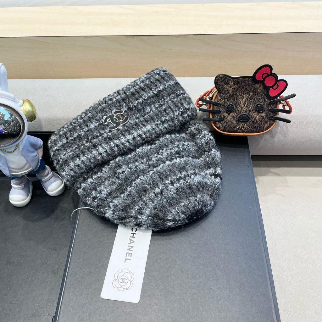 CHANEL STRIPED KNITTED HAT IN DARK GRAY WOOL 424516