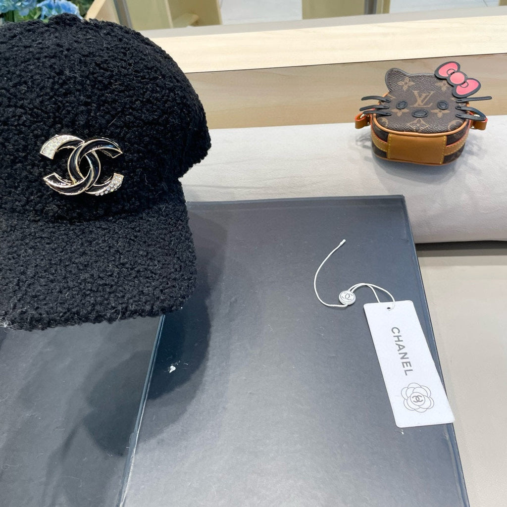 CHANEL BASEBALL HAT IN BLACK LAMB FUR 424253