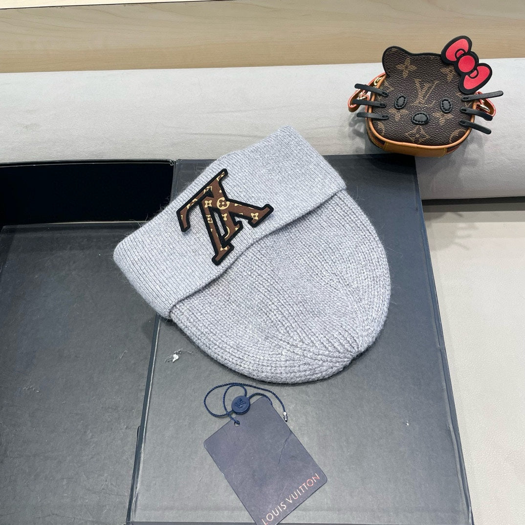 LOUIS VUITTON KNITTED BEANIE HAT IN GRAY FLEECE AND WOOL 426206
