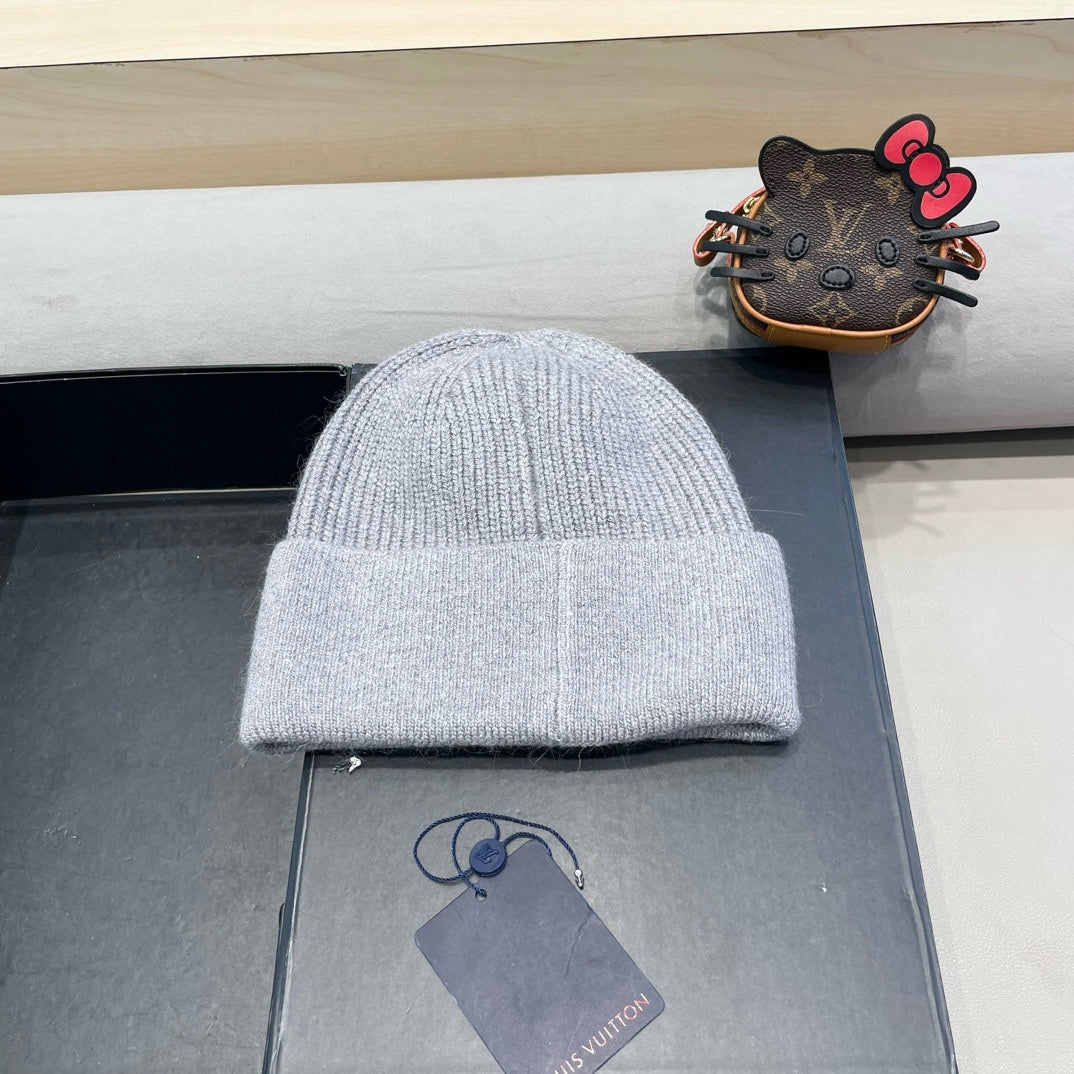 LOUIS VUITTON KNITTED BEANIE HAT IN GRAY FLEECE AND WOOL 426206