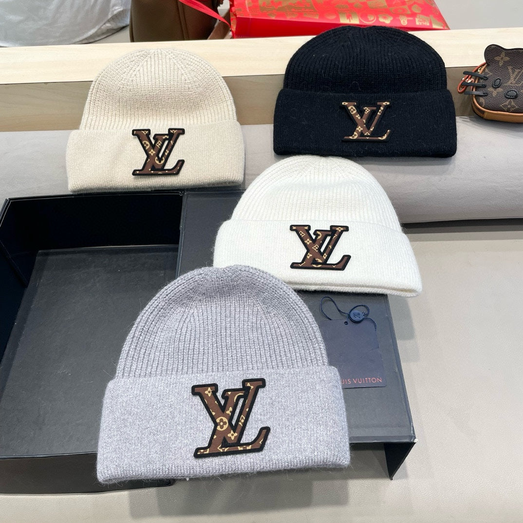 LOUIS VUITTON KNITTED BEANIE HAT IN BEIGE FLEECE AND WOOL 426207