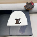 LOUIS VUITTON KNITTED BEANIE HAT IN WHITE FLEECE AND WOOL 426209