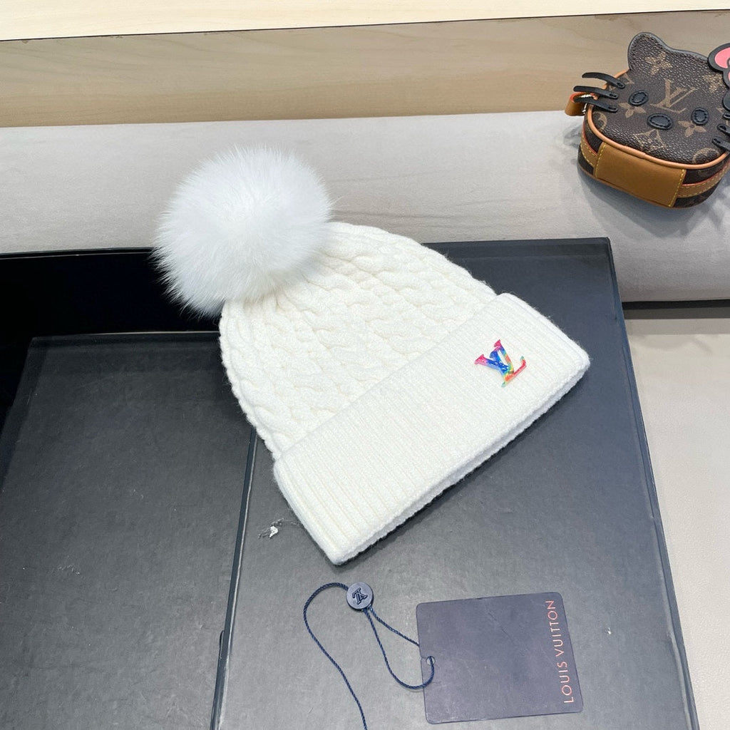 LOUIS VUITTON KNITTED BEANIE HAT IN WHITE WOOL 426215