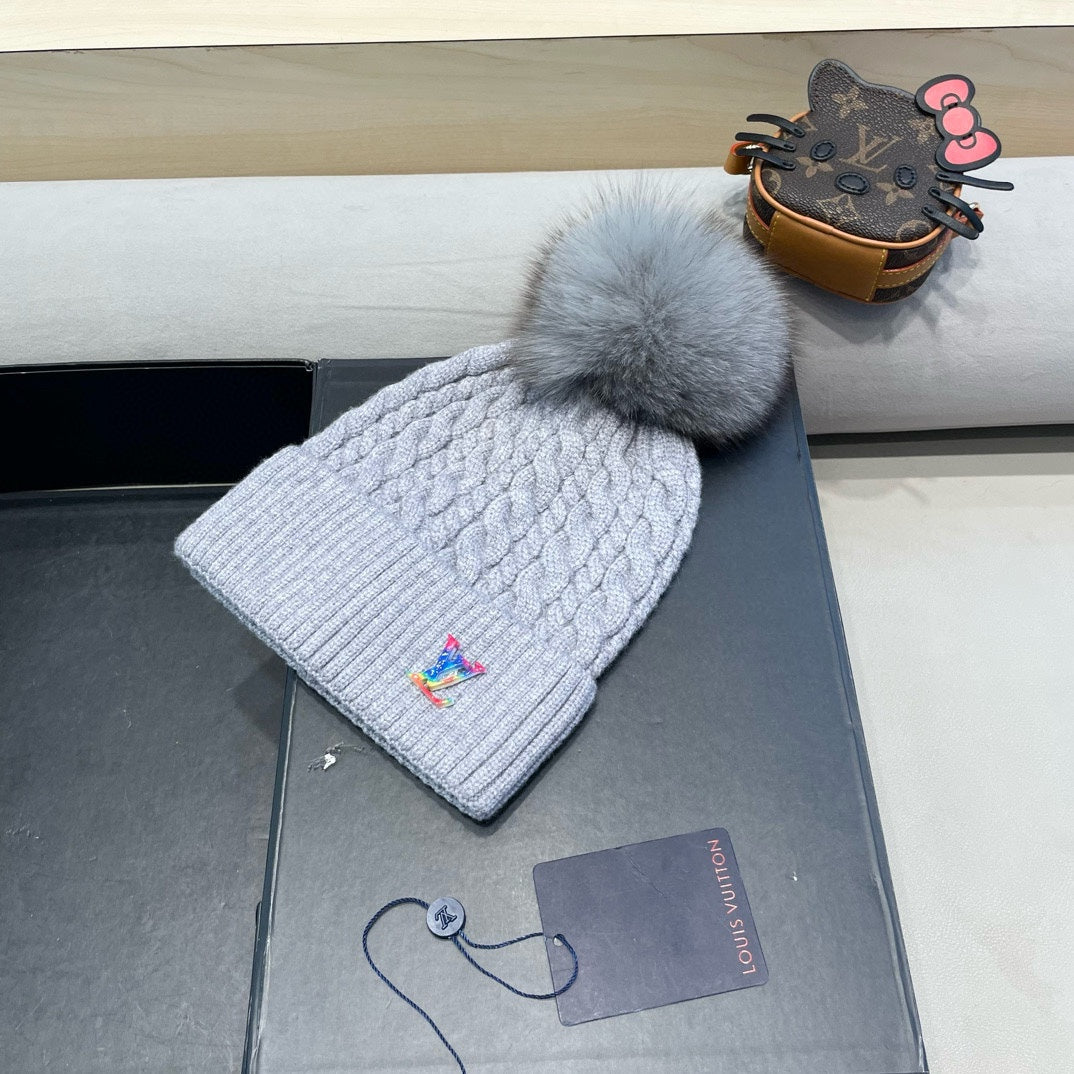 LOUIS VUITTON KNITTED BEANIE HAT IN GRAY WOOL 426216