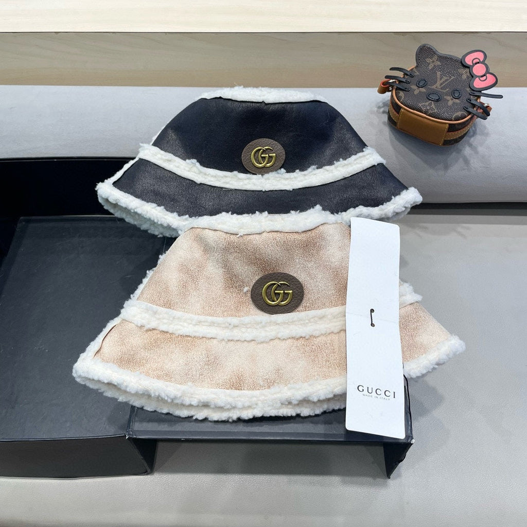 GUCCI BUCKET HAT IN BEIGE TAN LAMBSKIN AND WHITE FLEECE 426222