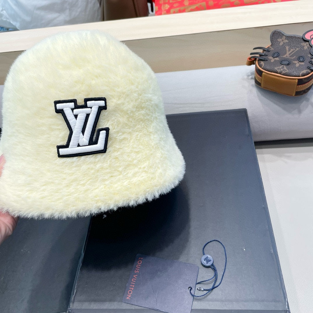 LOUIS VUITTON BUCKET HAT IN WHITE RABBIT FUR 426224