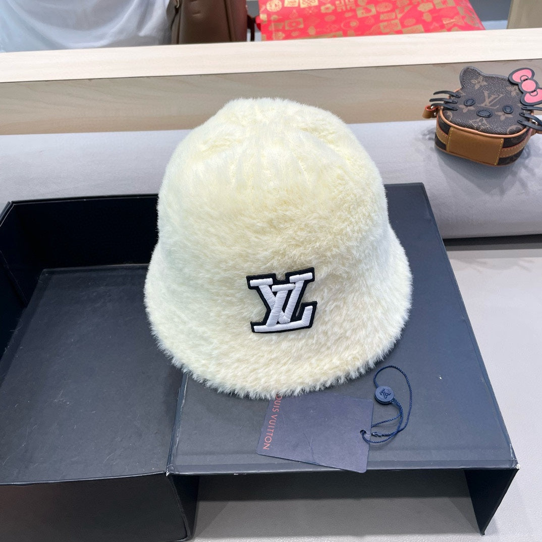 LOUIS VUITTON BUCKET HAT IN CREAM BEIGE RABBIT FUR 426225