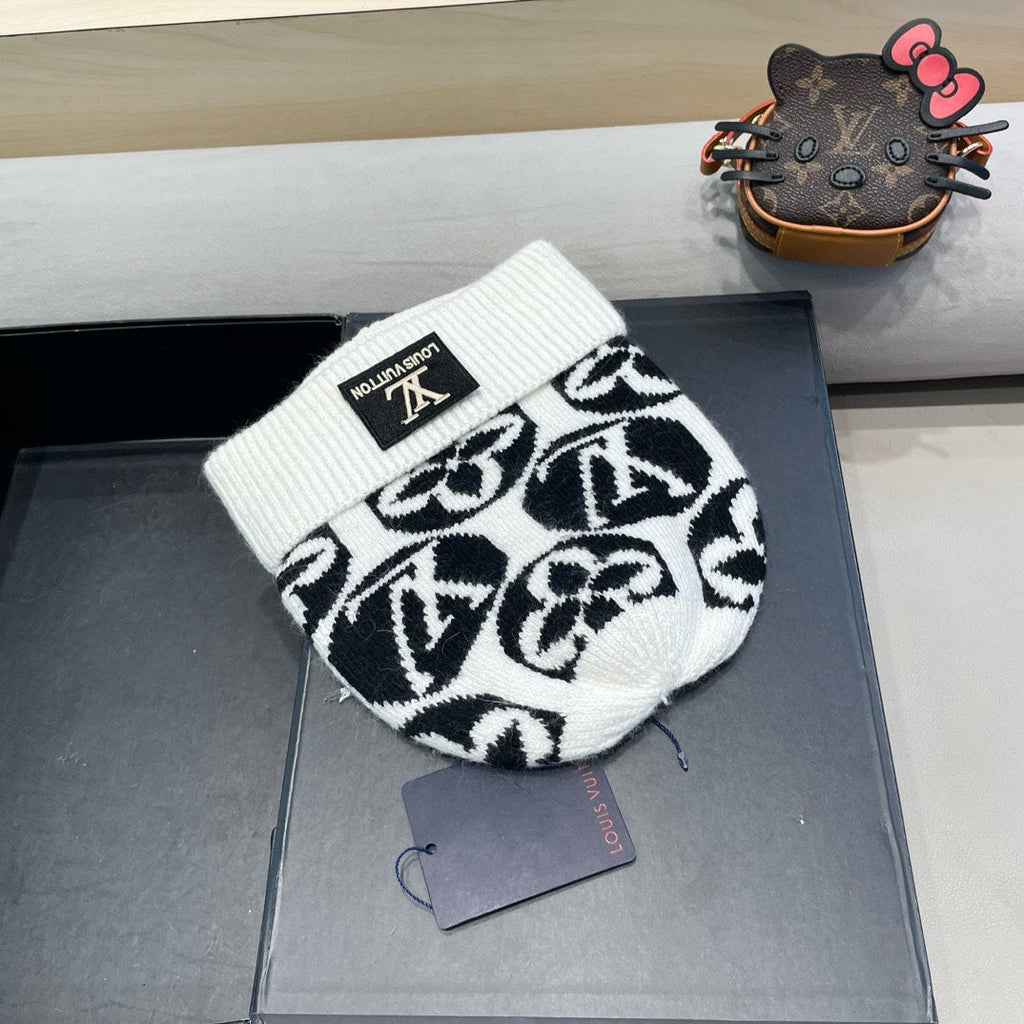 LOUIS VUITTON KNITTED BEANIE HAT IN WHITE MIX BLACK WOOL AND RABBIT FUR 426243