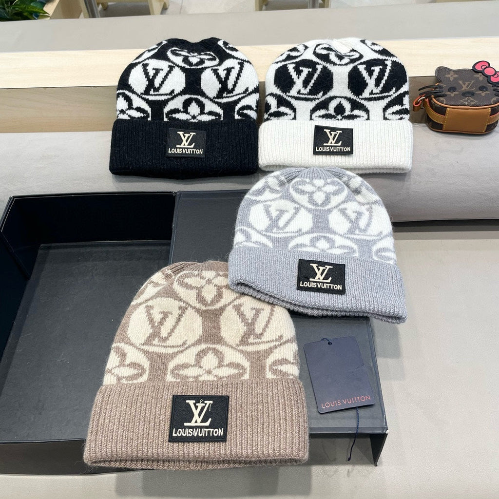 LOUIS VUITTON KNITTED BEANIE HAT IN WHITE MIX BLACK WOOL AND RABBIT FUR 426243