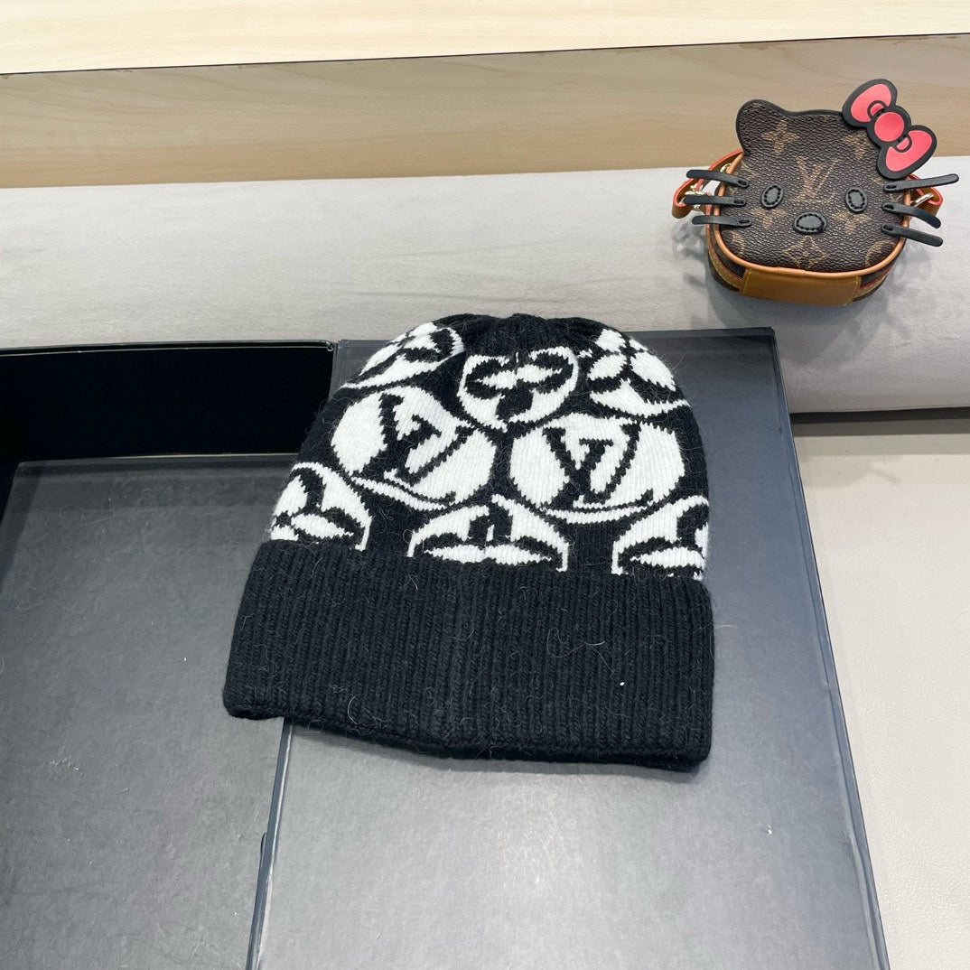 LOUIS VUITTON KNITTED BEANIE HAT IN BLACK MIX WHITE WOOL AND RABBIT FUR 426245