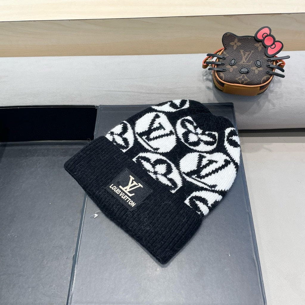 LOUIS VUITTON KNITTED BEANIE HAT IN BLACK MIX WHITE WOOL AND RABBIT FUR 426245