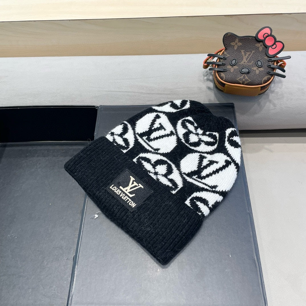 LOUIS VUITTON KNITTED BEANIE HAT IN BLACK MIX WHITE WOOL AND RABBIT FUR 426245