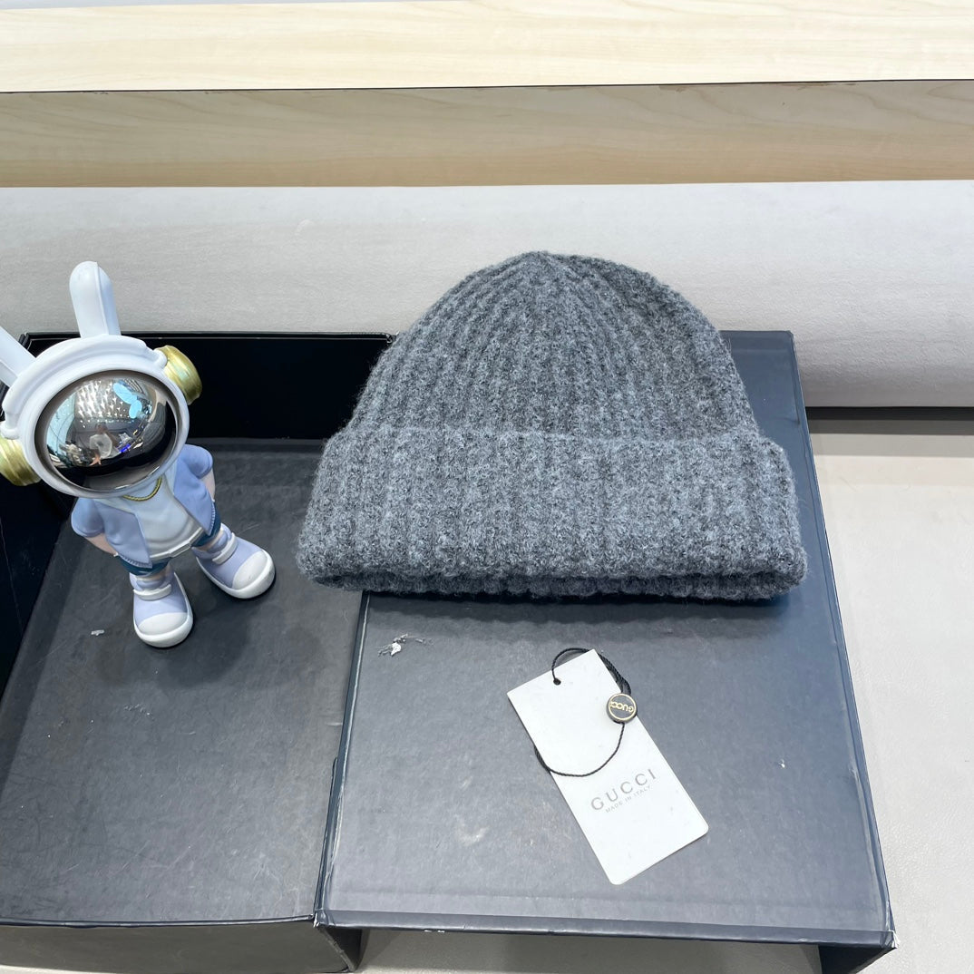 GUCCI BEANIE HAT IN SHARK GRAY WOOL 434958