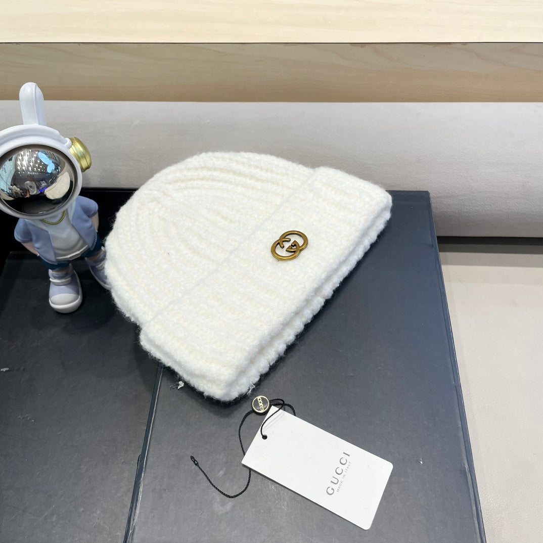GUCCI BEANIE HAT IN WHITE WOOL 434957