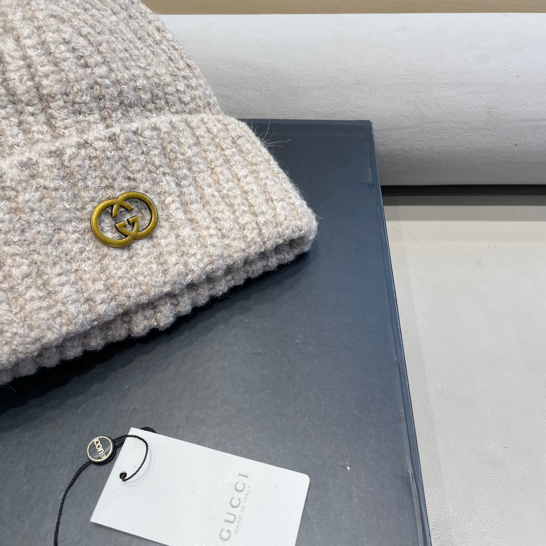 GUCCI BEANIE HAT IN ECRU BEIGE WOOL 428125