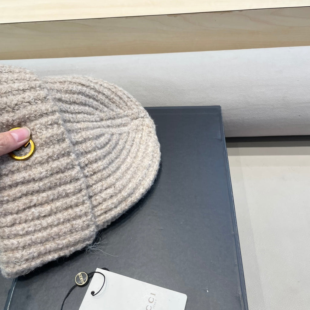GUCCI BEANIE HAT IN ECRU BEIGE WOOL 428125