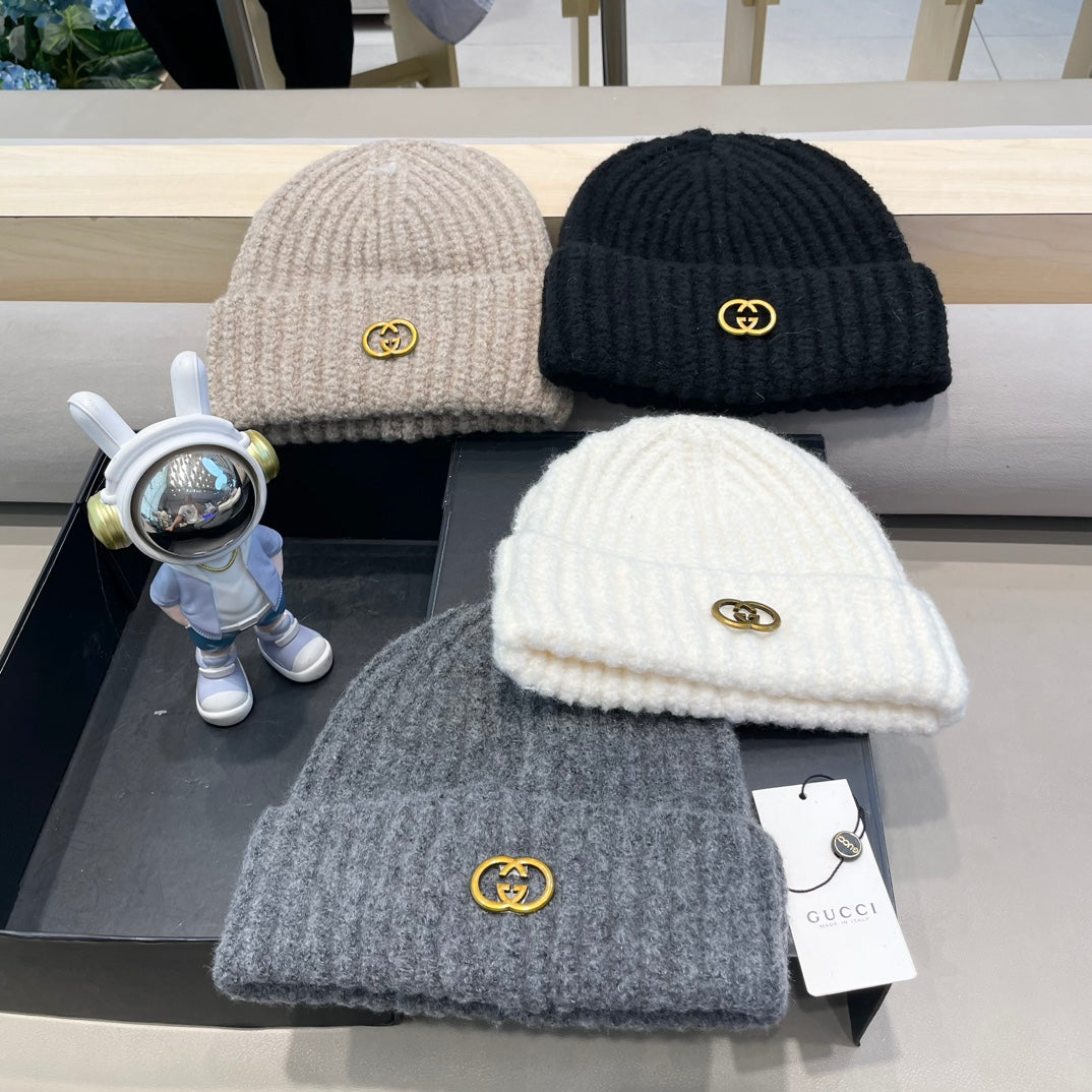 GUCCI BEANIE HAT IN ECRU BEIGE WOOL 428125