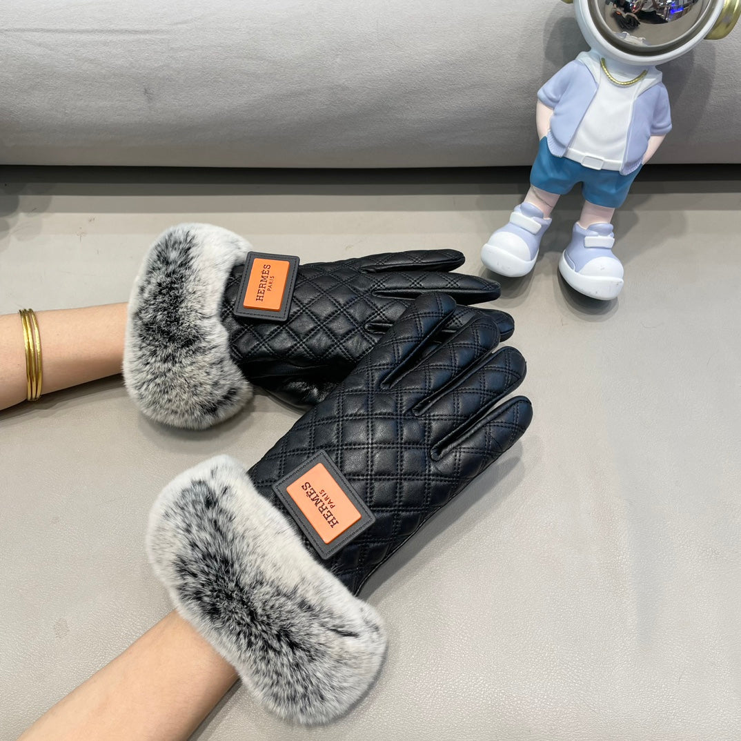 HERMES GLOVES IN BLACK DEERSKIN WITH RABBIT FUR LINING 427385