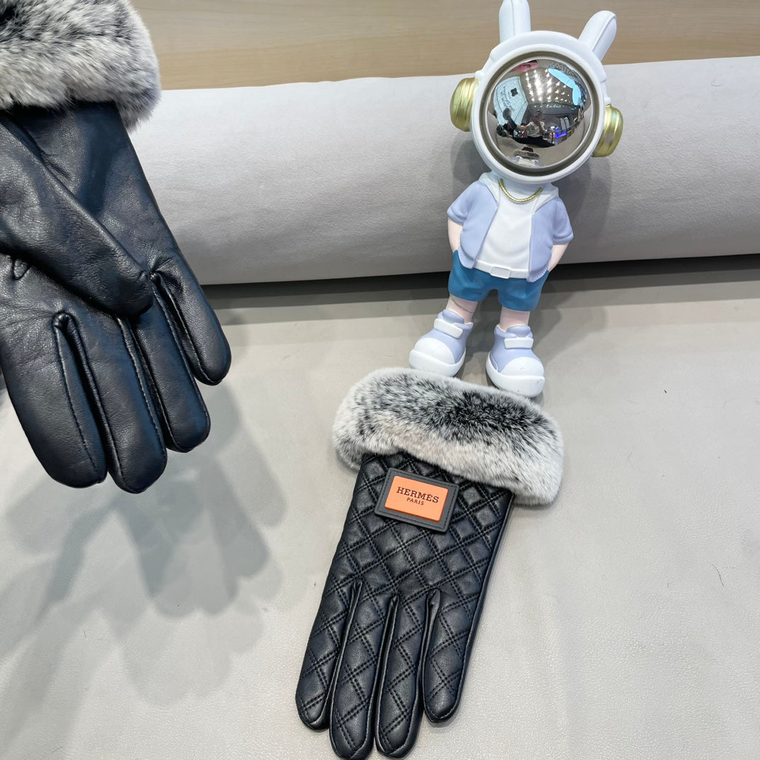 HERMES GLOVES IN BLACK DEERSKIN WITH RABBIT FUR LINING 427385