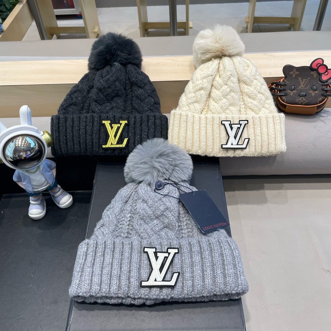 LOUIS VUITTON KNITTED BEANIE HAT IN BEIGE WOOL AND LAMB FUR 430045