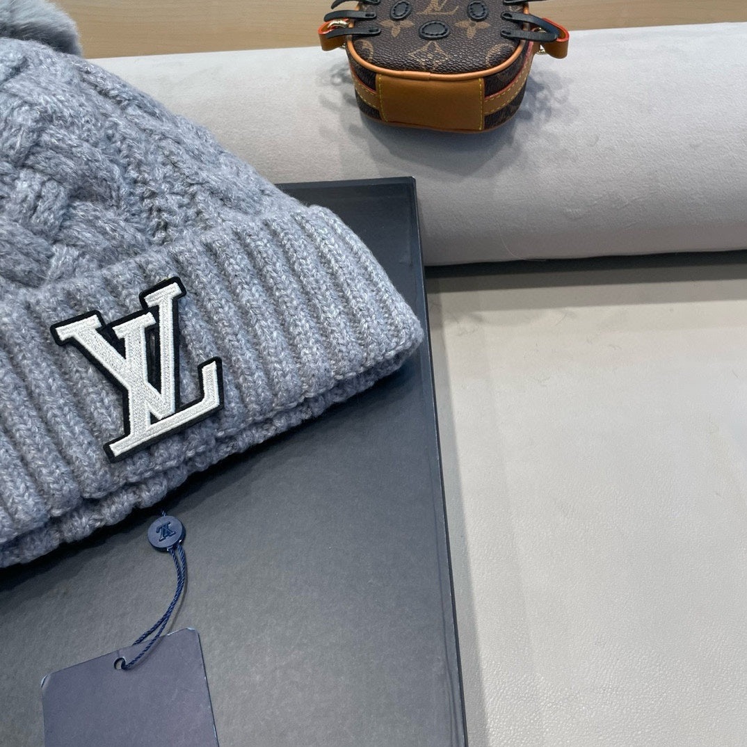 LOUIS VUITTON KNITTED BEANIE HAT IN GRAY WOOL AND LAMB FUR 430046